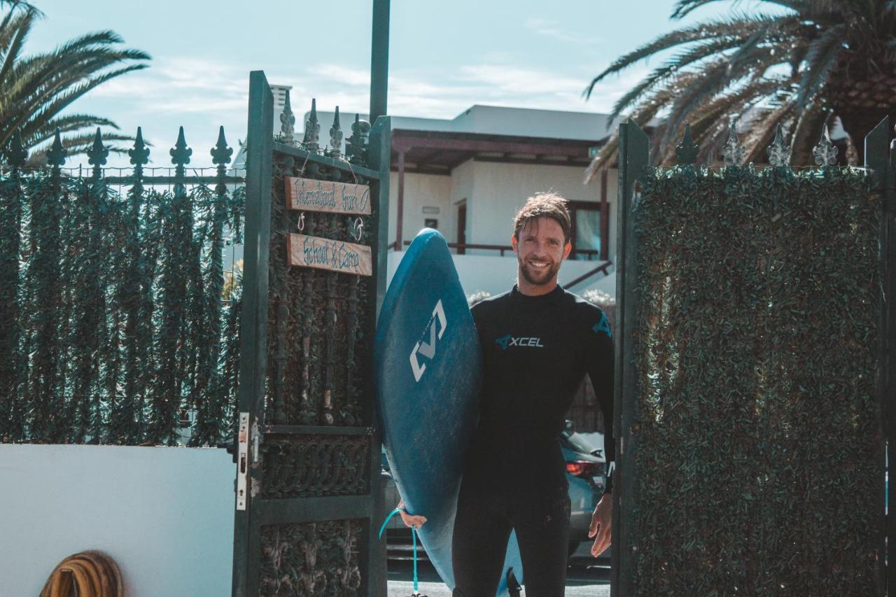 International Surf Camp Only Surf Hostel Corralejo Buitenkant foto