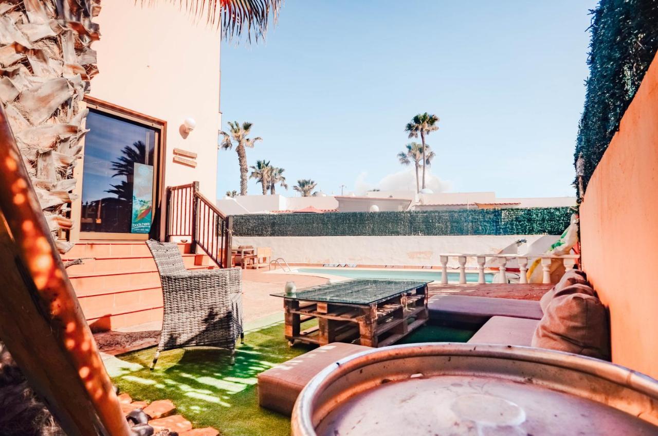 International Surf Camp Only Surf Hostel Corralejo Buitenkant foto