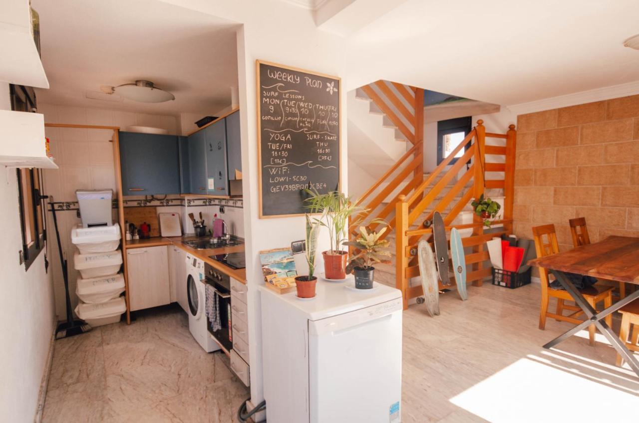 International Surf Camp Only Surf Hostel Corralejo Buitenkant foto